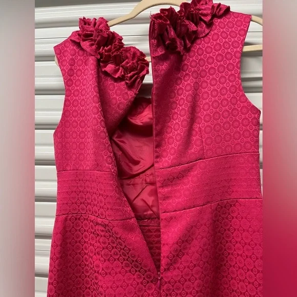 London Times Elegant Red Sleeveless Dress with Floral Accents Size 10 - Picture 5 of 7